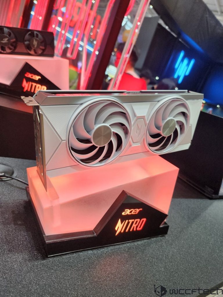 معرفی مدل سفیدرنگ کارت گرافیک Intel Arc B580
