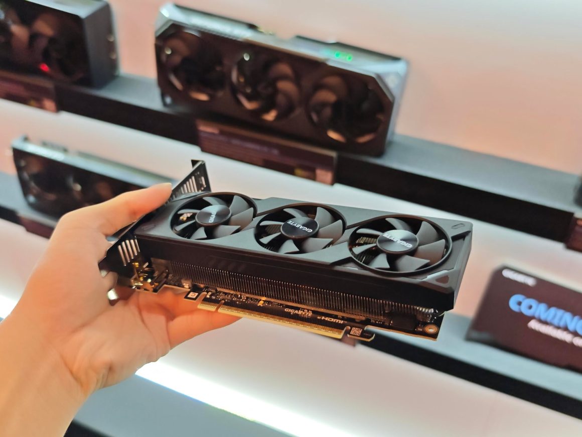 رونمایی از کارت گرافیکهای low profile RTX 5060 گیگابایت و زوتاک با پشتیبانی از سه فن