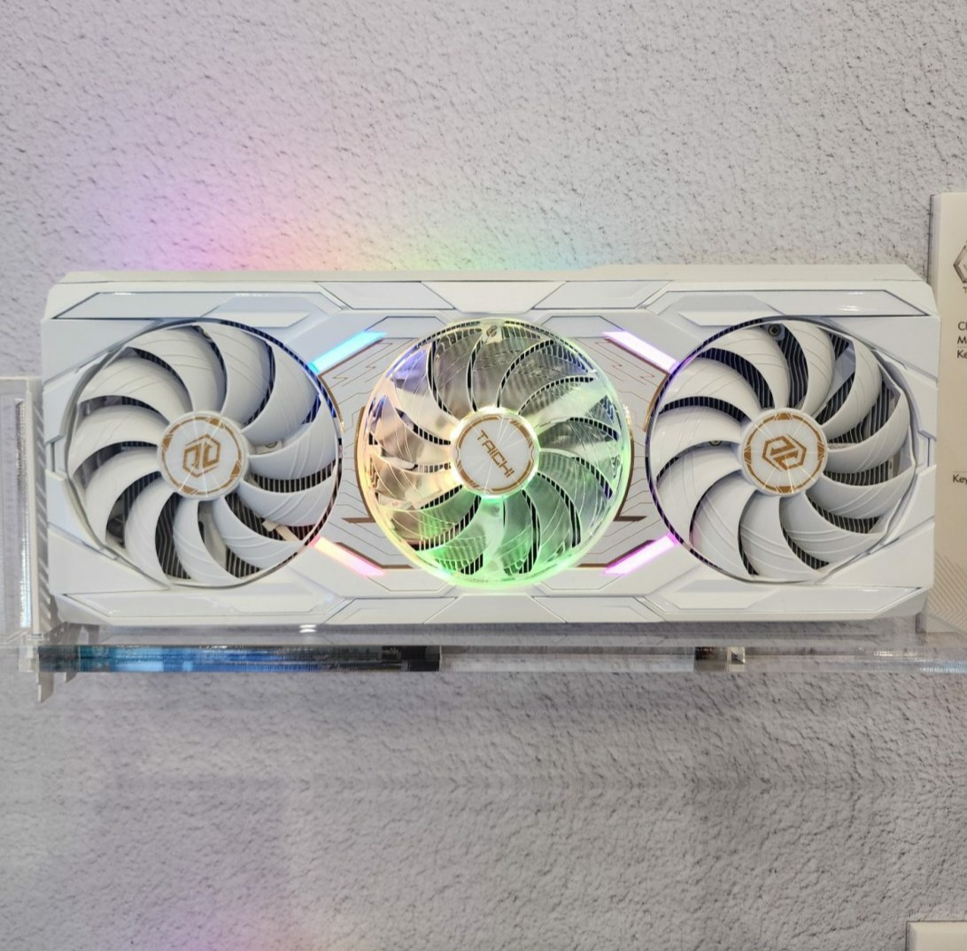 ازراک از کارت گرافیک مفهومی Taichi White RX 9070 XT رونمایی کرد