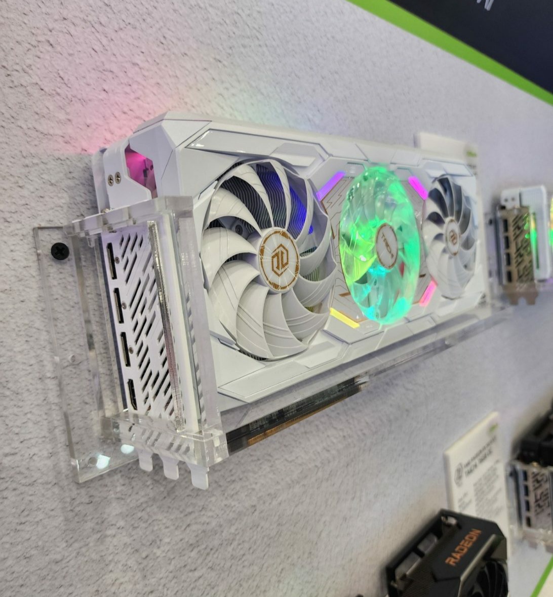 ازراک از کارت گرافیک مفهومی Taichi White RX 9070 XT رونمایی کرد