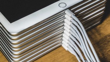 چگونه تبلتی را که شارژ نمیشود تعمیر کنیم؛ نکات و راهکارهای کاربردی