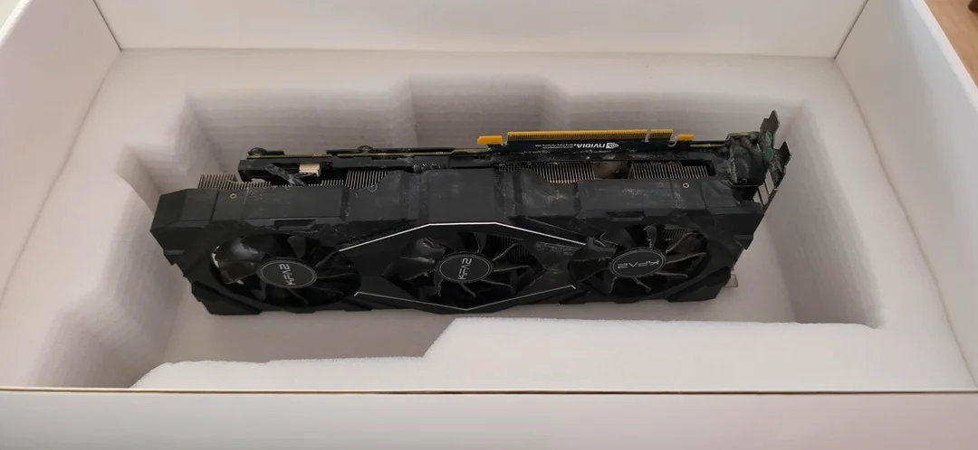 کلاهبرداری جدید: مشتری آمازون به جای کارت گرافیک RTX 5090، برنج و پاستا دریافت کرد!