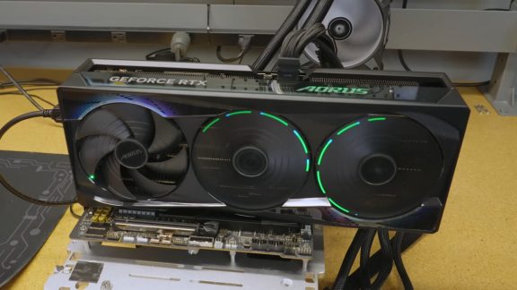 افزایش توان کارت گرافیک گیگابایت RTX 5090 با بایوس مخصوص ROG Astral XOC