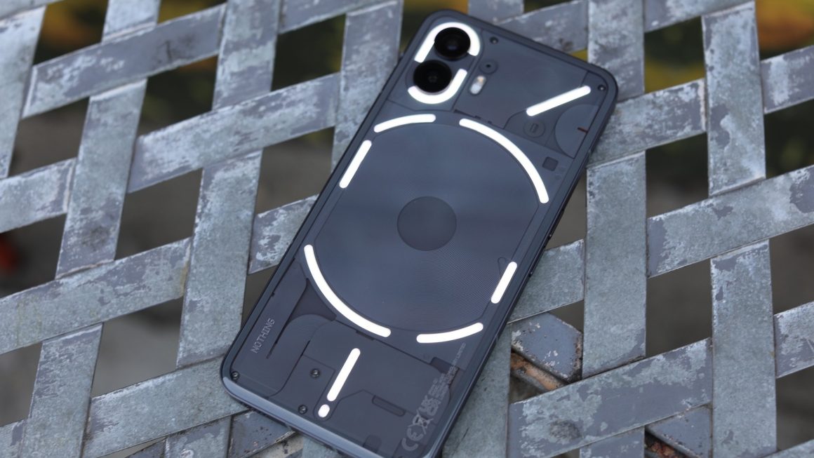 طراحی شفاف و ماژول دوربین غیرمتعارف (Nothing Phone (3