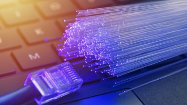 دلیل افت کیفیت اینترنت از زبان اکبری