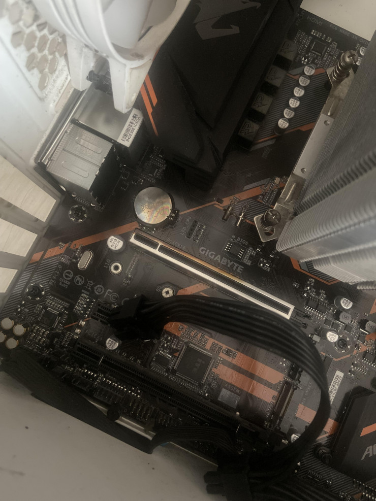 یک اتفاق بیسابقه: بکپلیت کارت گرافیک RTX 4060 Ti انویدیا ذوب شد!