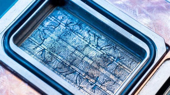 روش انقلابی مایکروسافت برای خنکسازی چیپ با استفاده از میکروکانالهای سیال