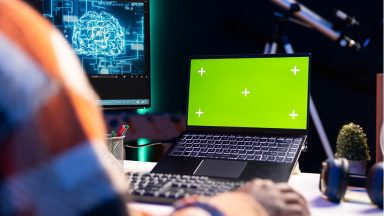 خرید لپ‌تاپ برای پروژه‌های هوش مصنوعی: کدام مدل ارزش بیشتری دارد؟