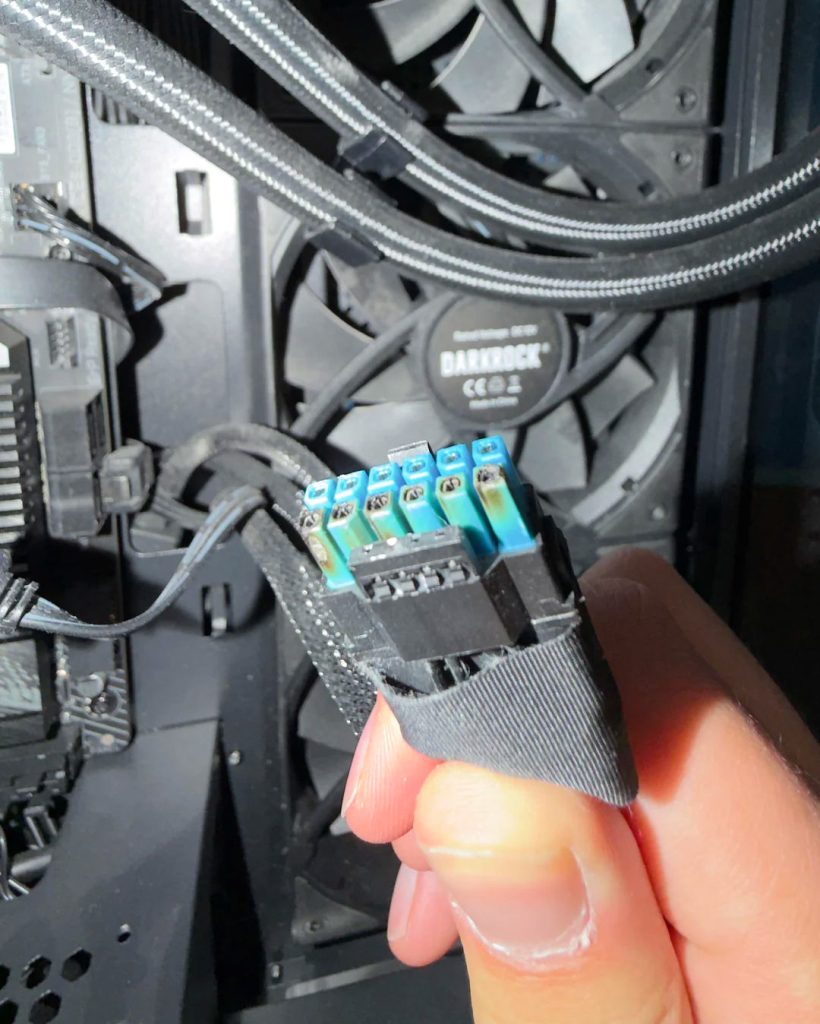 مشکل سوختگی کانکتور کارت Sapphire RX 9070 XT