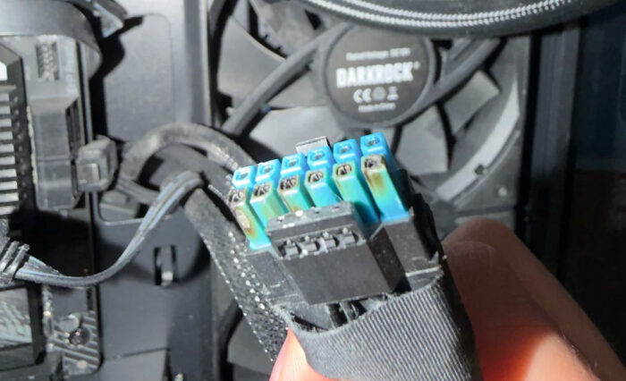 کانکتور 12V-2×6 کارت گرافیک RX 9070 XT +NITRO سافایر برای بار سوم ذوب شد