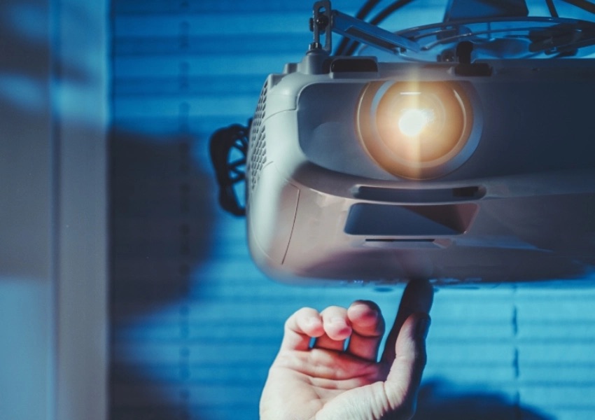 راهنما خرید ویدئو پروژکتور با پرده نمایش مناسب