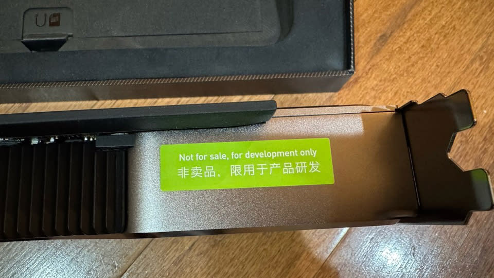 یک کاربر نمونه مهندسی کارت گرافیک RTX 3080 Ti انویدیا را خرید