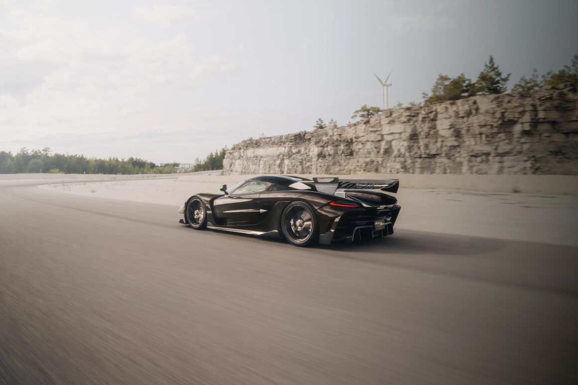 نمای پشت و پهلوی کونیگزگ Sadair’s Spear