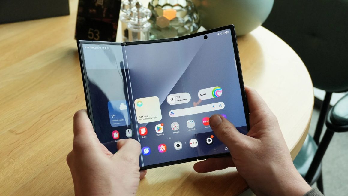 مشکلات نمایشگر گلکسی Z TriFold