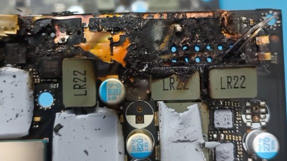 انفجار کامل کانکتور 16 پین کارت گرافیک RTX 5090 باعث از کار افتادن گرافیک و حافظه VRAM شد