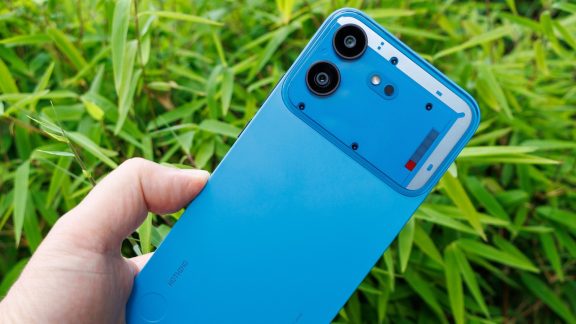 ناتینگ فون (4b) با نمایشگر 120 هرتز و باتری 6000 میلی آمپرساعتی رونمایی شد