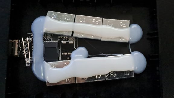 SSD تقلبی 16 ترابایتی eBay تنها یک کارت microSD و چند وزنه داشت!