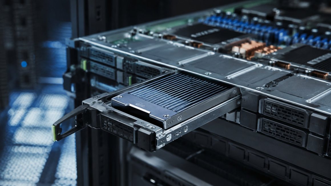 NVMe دیتاسنتری زمانی ارزش خود را نشان میدهد که دوام، خنککاری و صفهای همزمان نیز مهندسی شده باشند.