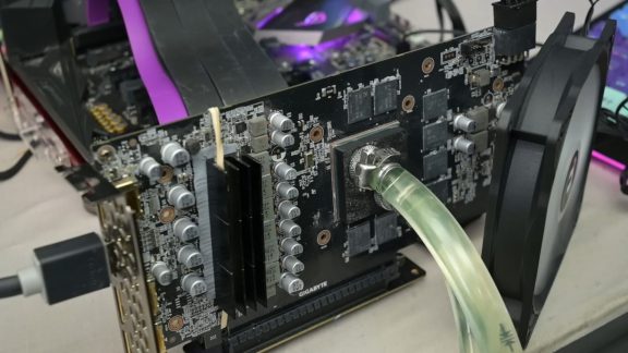 مادساز با پمپاژ مستقیم آب روی RTX 2060 دمای گرافیک را از 70 به 28 درجه کاهش داد