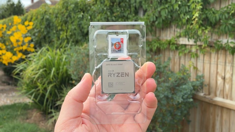 پردازنده Ryzen 5 5500F تا 15 درصد عملکرد گیمینگ بالاتری نسبت به Ryzen 5 5500 ارائه می‌دهد
