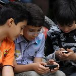 استفاده موبایل در مدارس